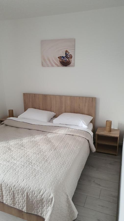 Fim Apartament Apartment Hunedoara Bagian luar foto
