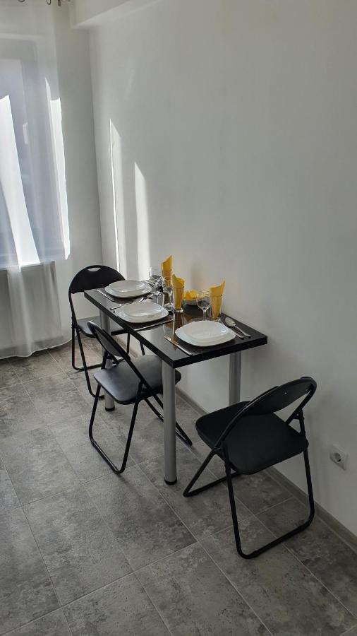 Fim Apartament Apartment Hunedoara Bagian luar foto