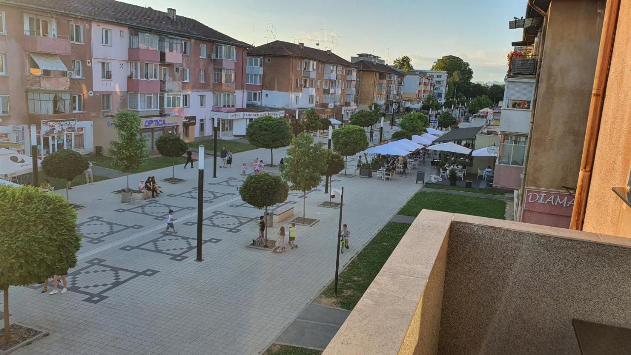 Fim Apartament Apartment Hunedoara Bagian luar foto