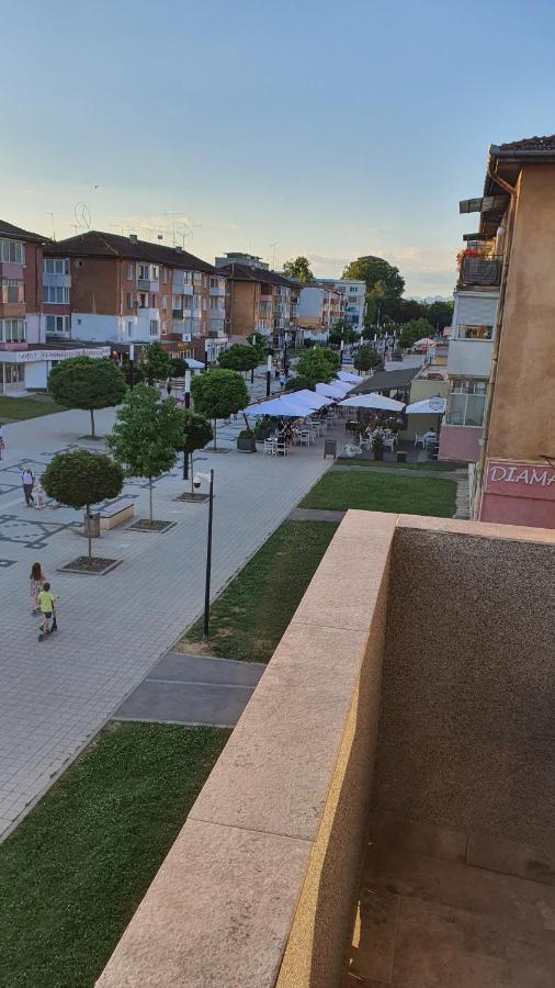 Fim Apartament Apartment Hunedoara Bagian luar foto